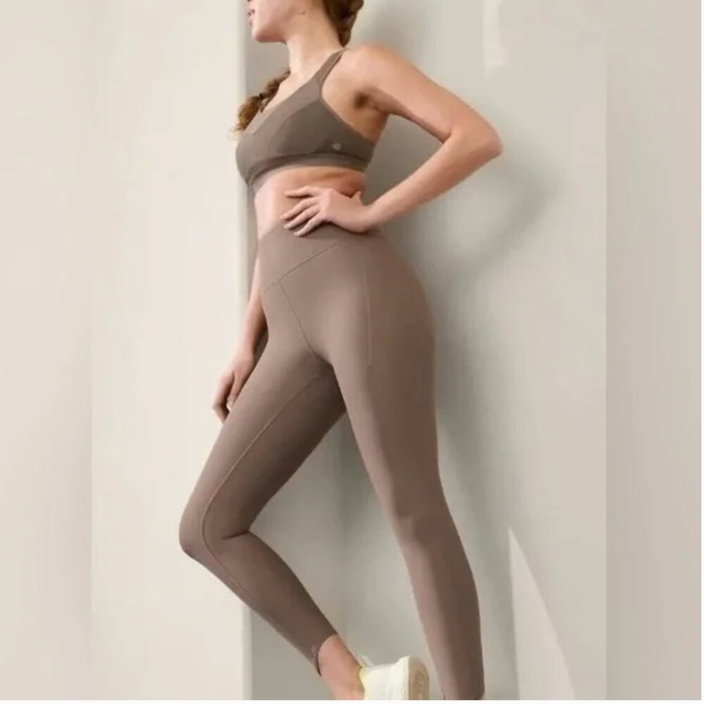 NWT Athleta Pacesetter 7/8 Tight in Clay Size Medium